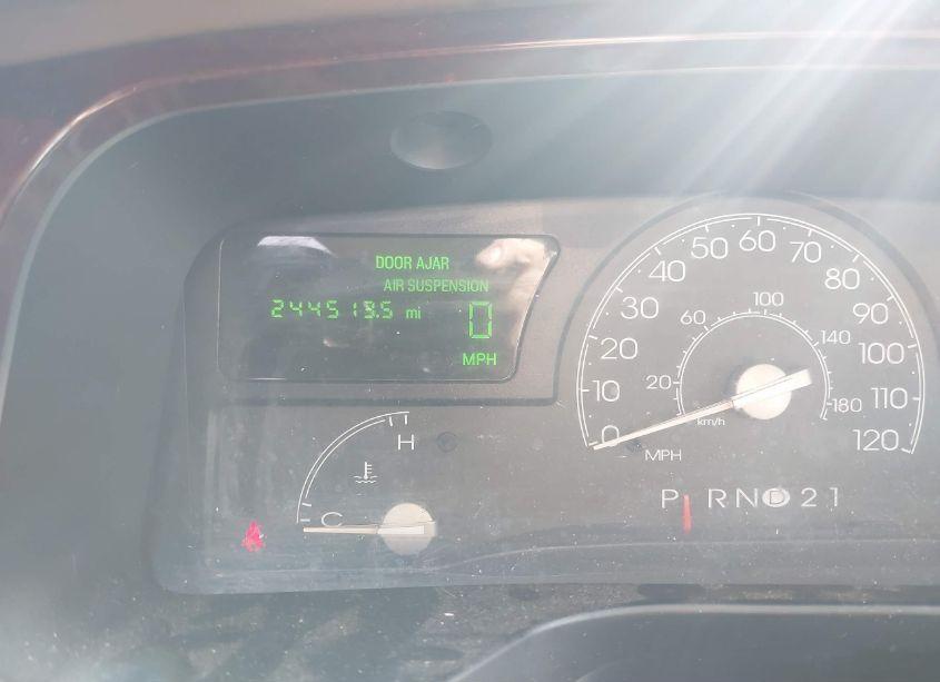 Photo 7 of 2004 Lincoln Town CAR SIGNATURE (VIN 1LNHM81W84Y661674)