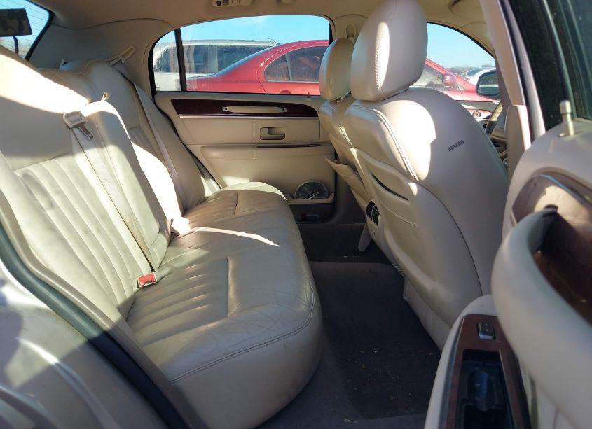 Photo 8 of 2004 Lincoln Town CAR SIGNATURE (VIN 1LNHM81W84Y661674)