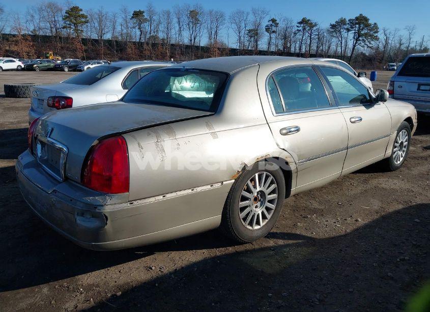 Photo 4 of 2004 Lincoln Town CAR SIGNATURE (VIN 1LNHM81W84Y677423)