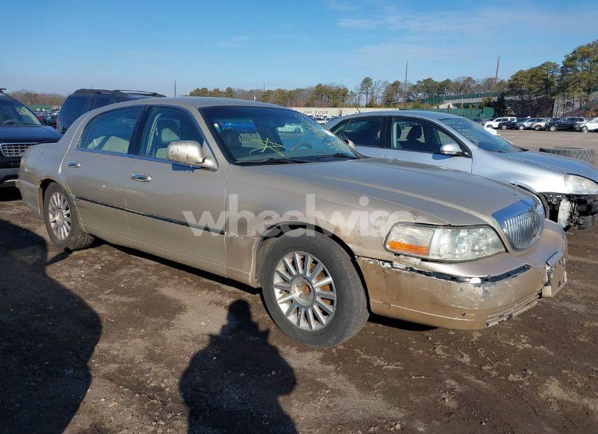 Photo 6 of 2004 Lincoln Town CAR SIGNATURE (VIN 1LNHM81W84Y677423)