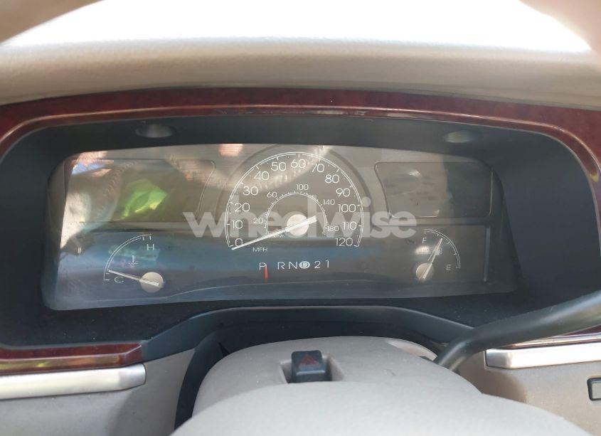 Photo 7 of 2004 Lincoln Town CAR SIGNATURE (VIN 1LNHM81W84Y677423)
