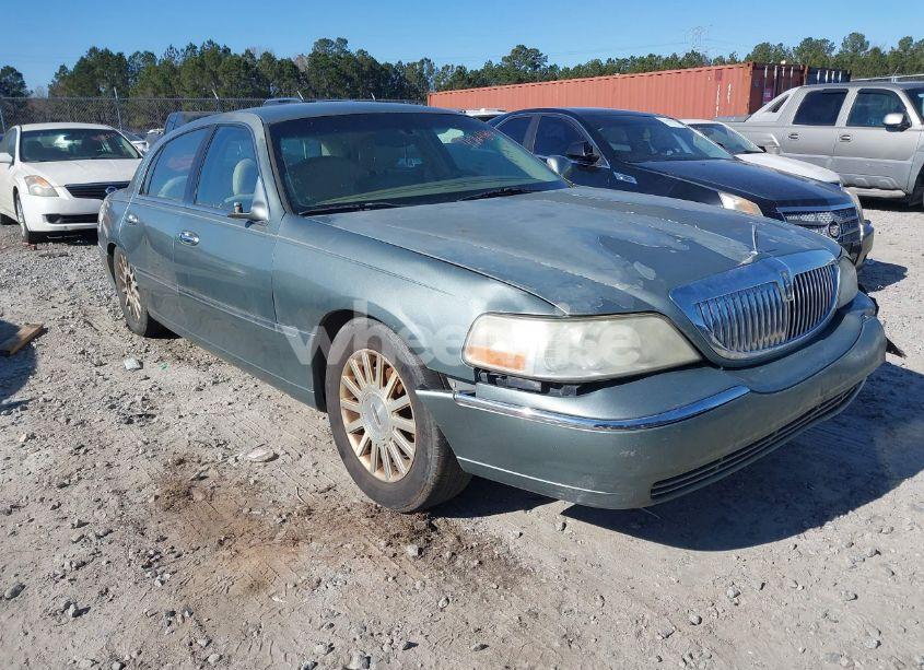 2004 Lincoln Town CAR SIGNATURE (VIN 1LNHM81W84Y677910) main photo