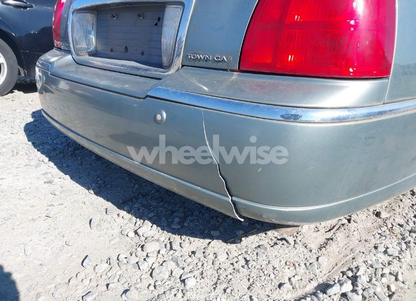 Photo 14 of 2004 Lincoln Town CAR SIGNATURE (VIN 1LNHM81W84Y677910)