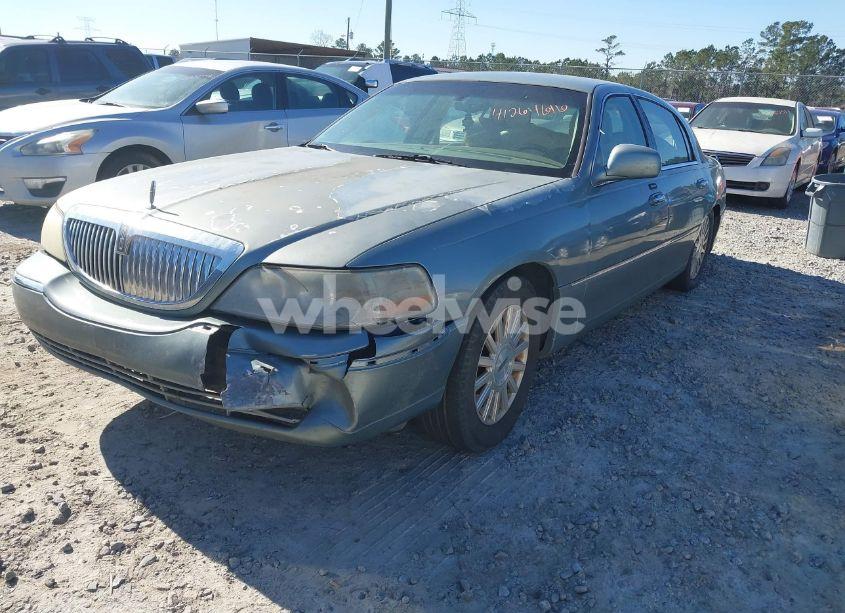 Photo 2 of 2004 Lincoln Town CAR SIGNATURE (VIN 1LNHM81W84Y677910)