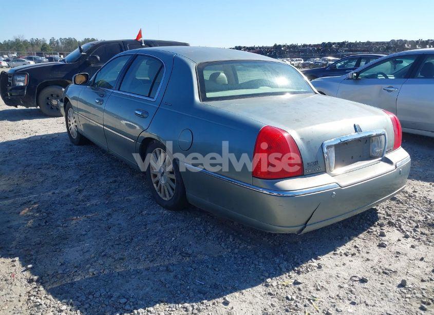 Photo 3 of 2004 Lincoln Town CAR SIGNATURE (VIN 1LNHM81W84Y677910)