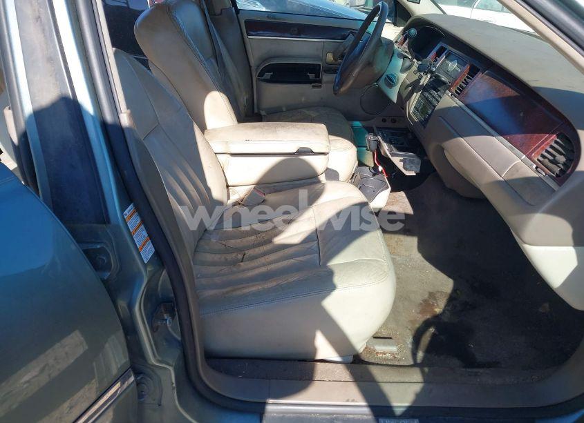 Photo 5 of 2004 Lincoln Town CAR SIGNATURE (VIN 1LNHM81W84Y677910)