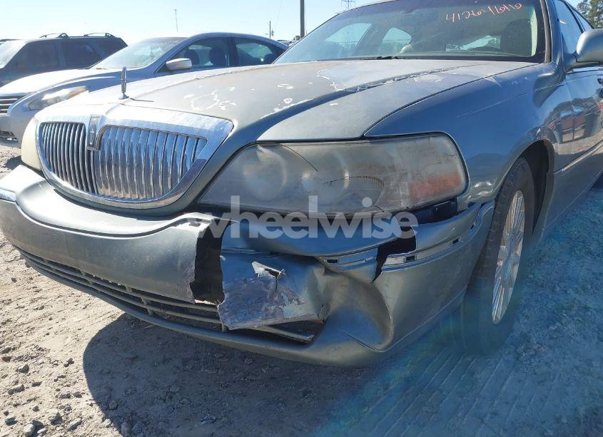 Photo 6 of 2004 Lincoln Town CAR SIGNATURE (VIN 1LNHM81W84Y677910)