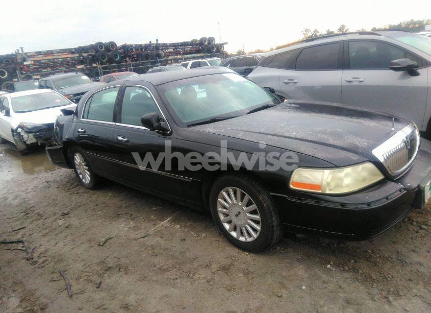 2005 Lincoln Town CAR SIGNATURE (VIN 1LNHM81W85Y611729) main photo