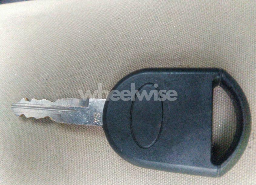 Photo 11 of 2005 Lincoln Town CAR SIGNATURE (VIN 1LNHM81W85Y611729)