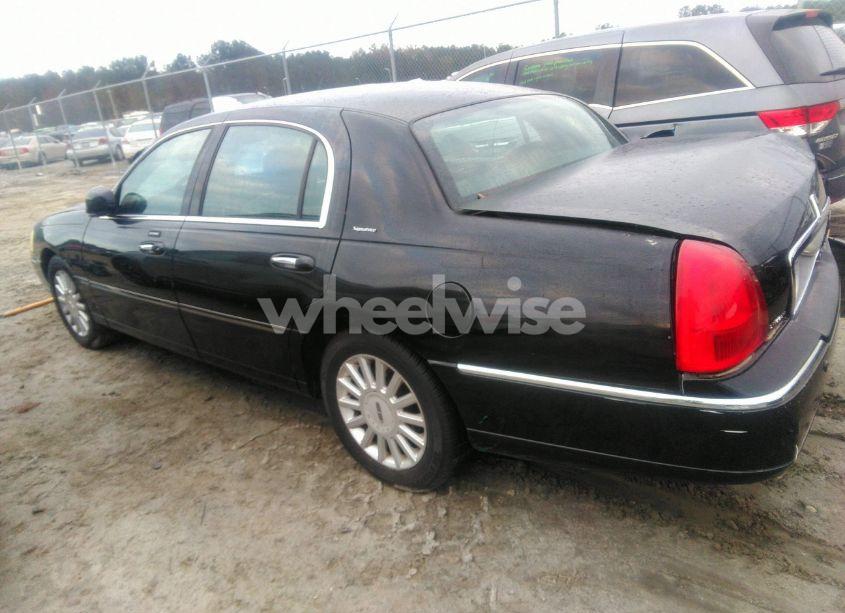 Photo 3 of 2005 Lincoln Town CAR SIGNATURE (VIN 1LNHM81W85Y611729)