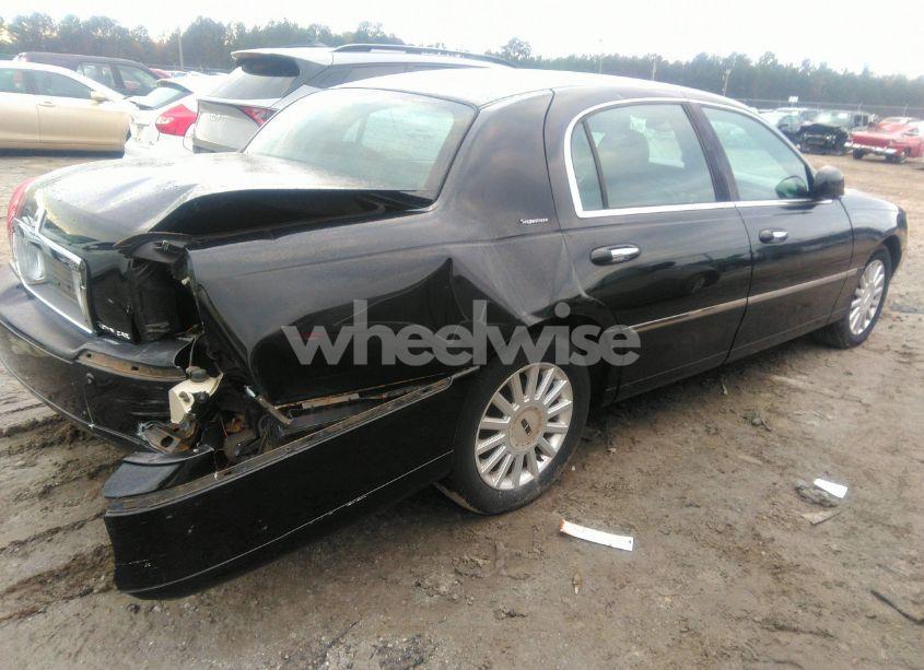 Photo 4 of 2005 Lincoln Town CAR SIGNATURE (VIN 1LNHM81W85Y611729)