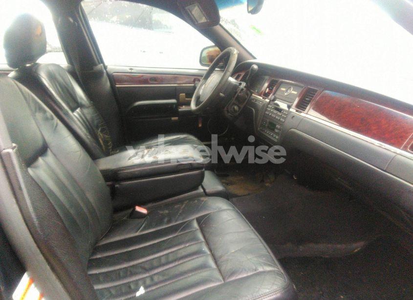Photo 5 of 2005 Lincoln Town CAR SIGNATURE (VIN 1LNHM81W85Y611729)
