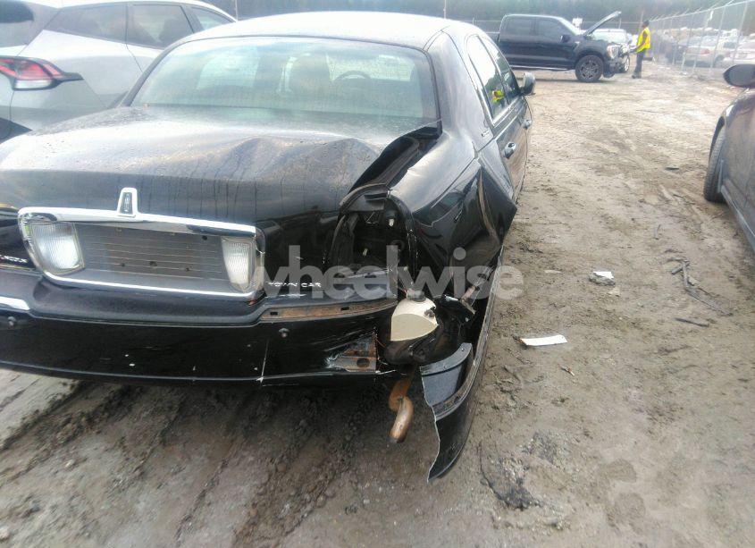 Photo 6 of 2005 Lincoln Town CAR SIGNATURE (VIN 1LNHM81W85Y611729)