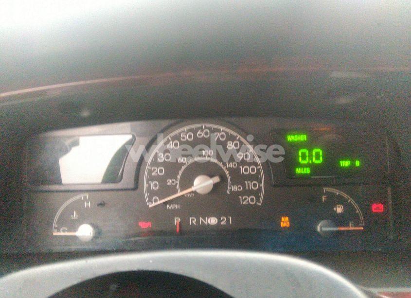 Photo 7 of 2005 Lincoln Town CAR SIGNATURE (VIN 1LNHM81W85Y611729)