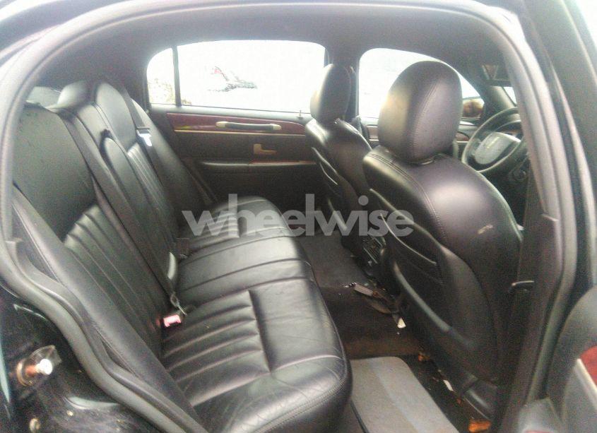 Photo 8 of 2005 Lincoln Town CAR SIGNATURE (VIN 1LNHM81W85Y611729)