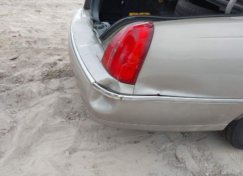 Photo 13 of 2000 Lincoln Town CAR EXECUTIVE (VIN 1LNHM81W8YY936045)