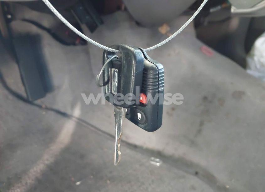 Photo 11 of 2000 Lincoln Town CAR EXECUTIVE (VIN 1LNHM81W8YY940757)