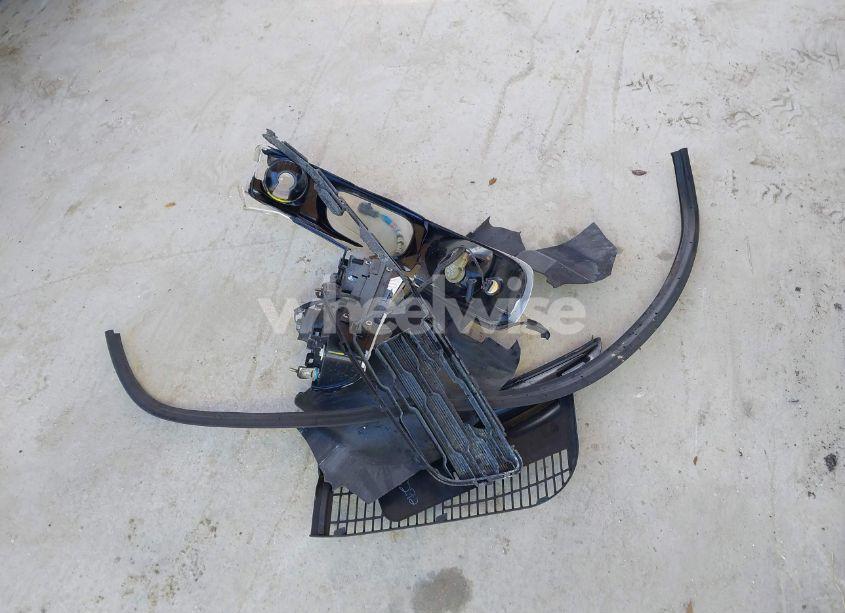 Photo 12 of 2000 Lincoln Town CAR EXECUTIVE (VIN 1LNHM81W8YY940757)