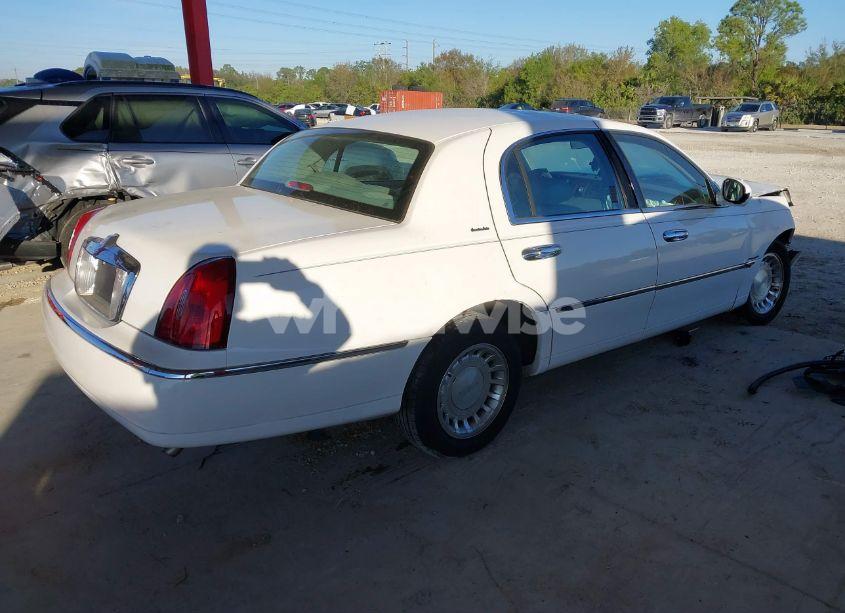 Photo 4 of 2000 Lincoln Town CAR EXECUTIVE (VIN 1LNHM81W8YY940757)