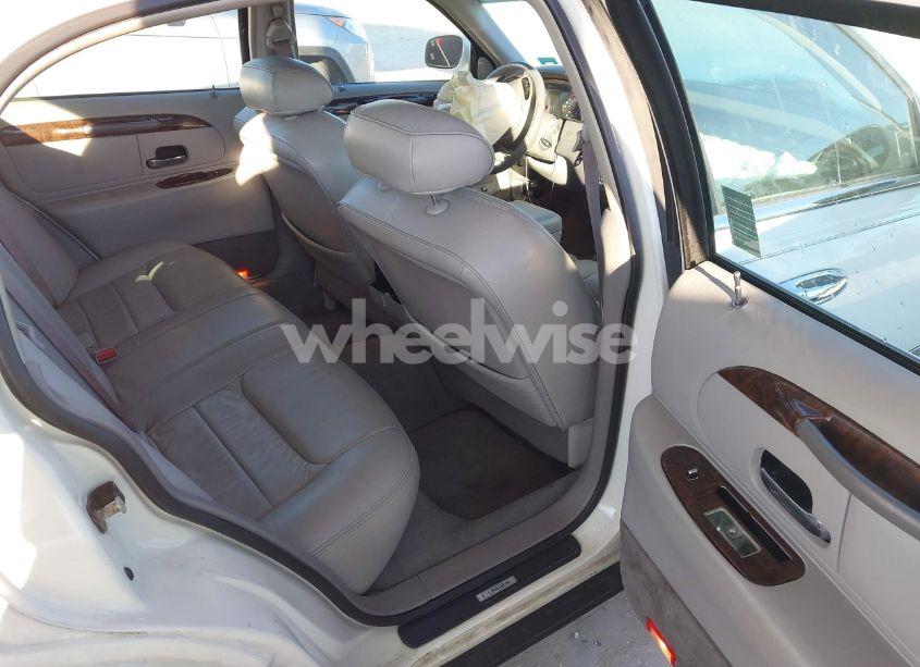 Photo 8 of 2000 Lincoln Town CAR EXECUTIVE (VIN 1LNHM81W8YY940757)