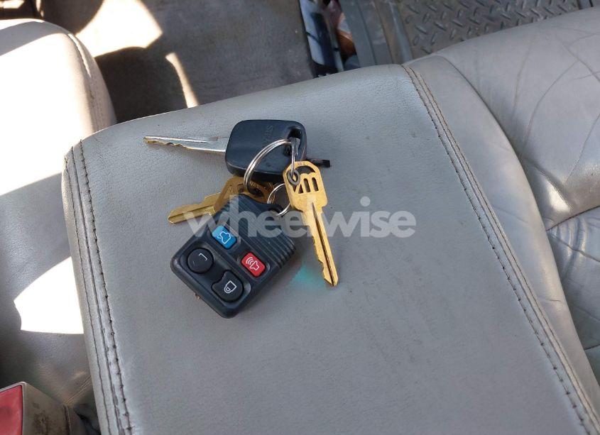 Photo 11 of 2001 Lincoln Town CAR EXECUTIVE (VIN 1LNHM81W91Y671691)