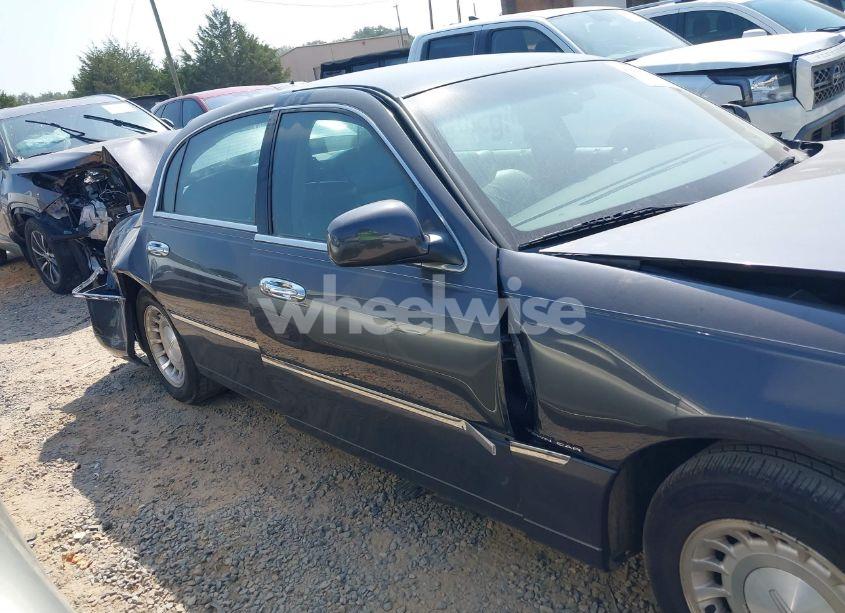 Photo 13 of 2001 Lincoln Town CAR EXECUTIVE (VIN 1LNHM81W91Y671691)