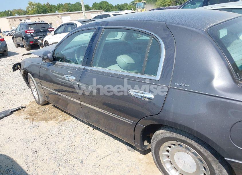Photo 14 of 2001 Lincoln Town CAR EXECUTIVE (VIN 1LNHM81W91Y671691)
