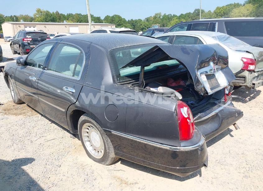 Photo 3 of 2001 Lincoln Town CAR EXECUTIVE (VIN 1LNHM81W91Y671691)