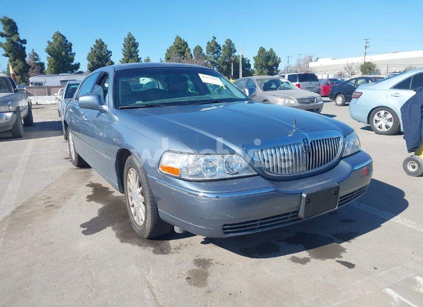 2004 Lincoln Town CAR SIGNATURE (VIN 1LNHM81W94Y637139) main photo