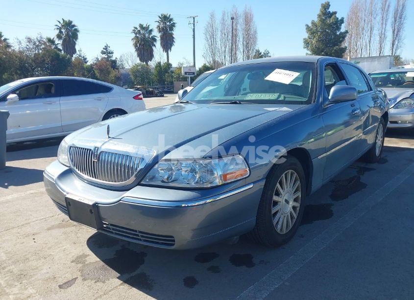 Photo 2 of 2004 Lincoln Town CAR SIGNATURE (VIN 1LNHM81W94Y637139)