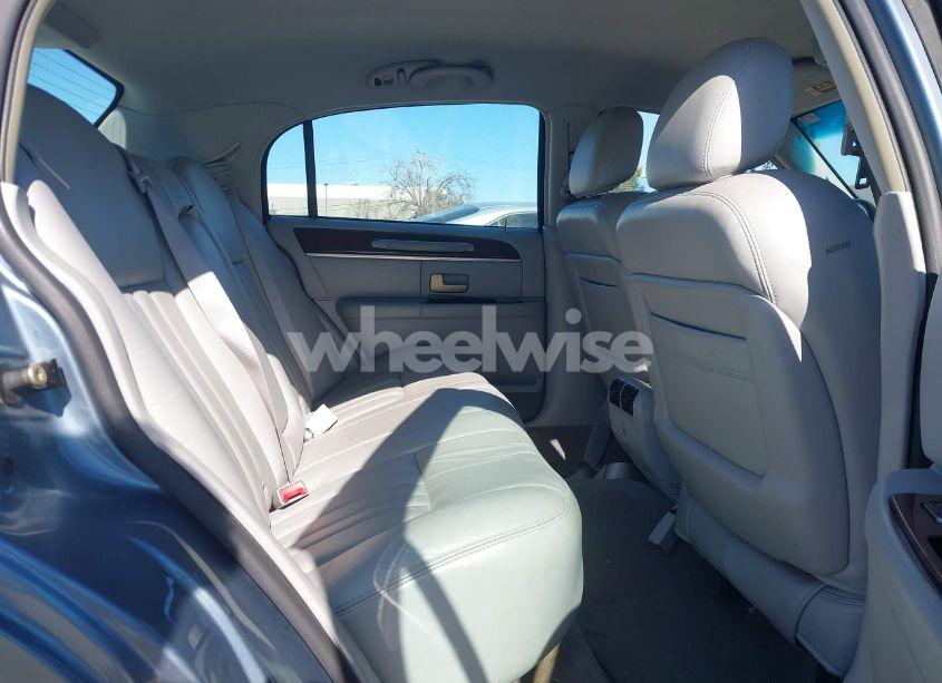 Photo 8 of 2004 Lincoln Town CAR SIGNATURE (VIN 1LNHM81W94Y637139)
