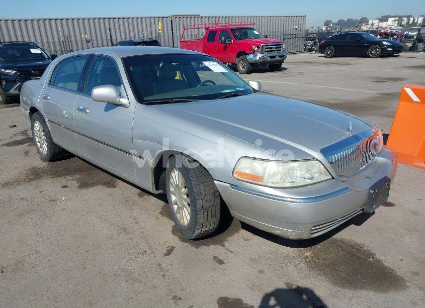 2004 Lincoln Town CAR SIGNATURE (VIN 1LNHM81W94Y657052) main photo