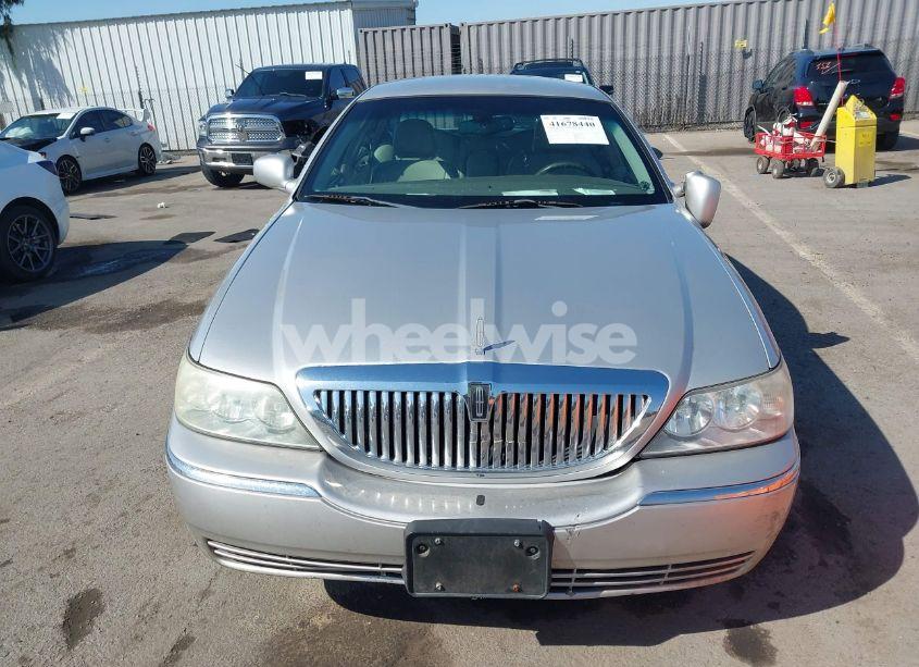 Photo 11 of 2004 Lincoln Town CAR SIGNATURE (VIN 1LNHM81W94Y657052)