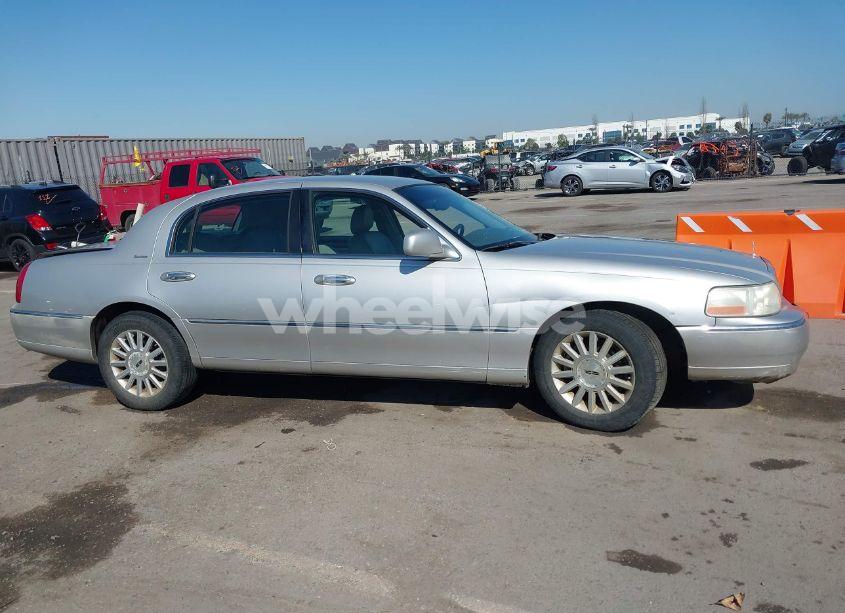 Photo 12 of 2004 Lincoln Town CAR SIGNATURE (VIN 1LNHM81W94Y657052)