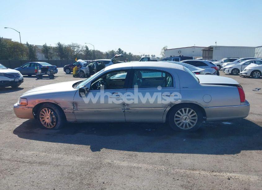 Photo 13 of 2004 Lincoln Town CAR SIGNATURE (VIN 1LNHM81W94Y657052)