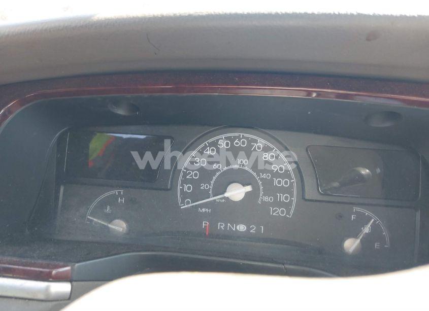 Photo 14 of 2004 Lincoln Town CAR SIGNATURE (VIN 1LNHM81W94Y657052)