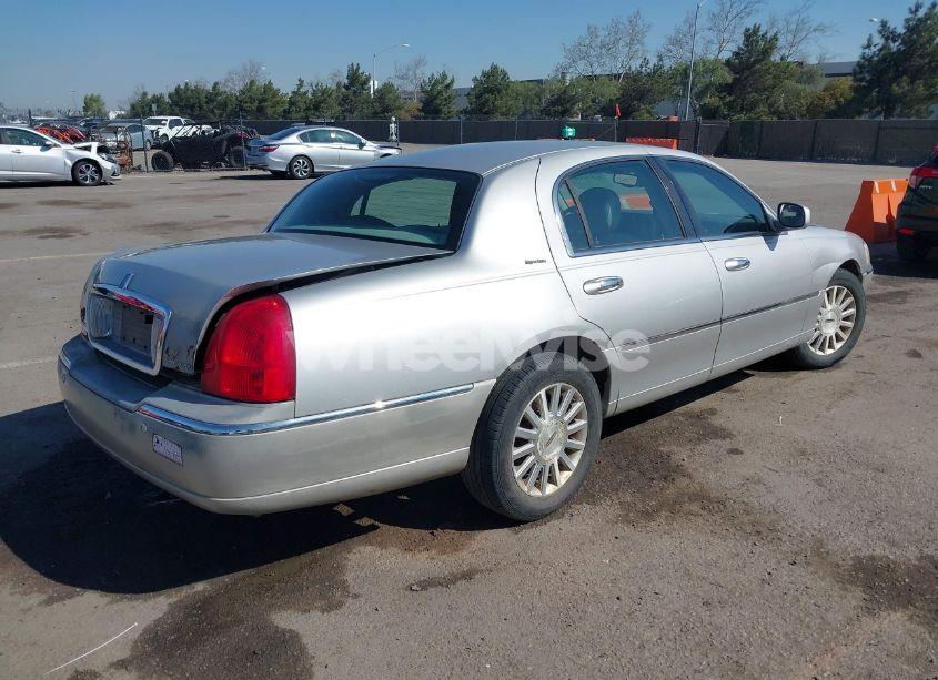 Photo 4 of 2004 Lincoln Town CAR SIGNATURE (VIN 1LNHM81W94Y657052)