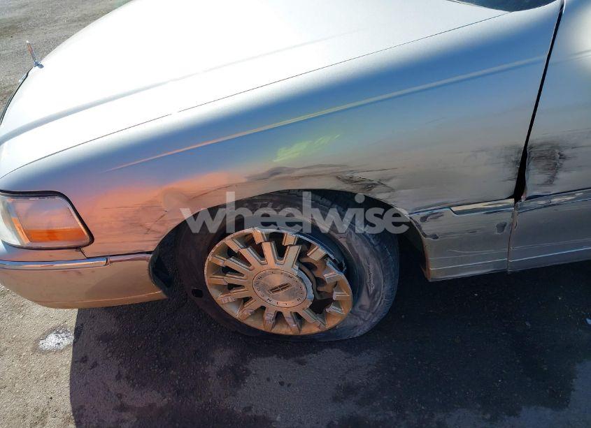 Photo 6 of 2004 Lincoln Town CAR SIGNATURE (VIN 1LNHM81W94Y657052)