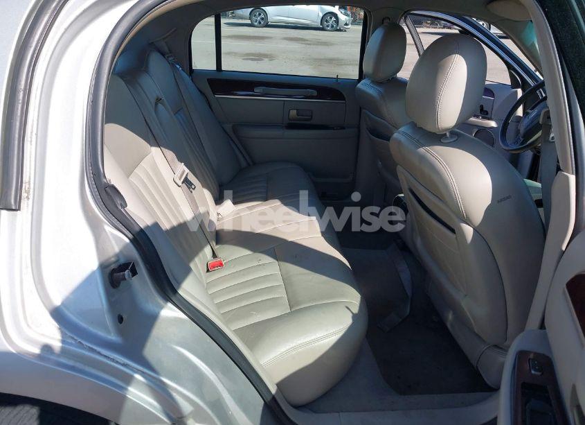 Photo 8 of 2004 Lincoln Town CAR SIGNATURE (VIN 1LNHM81W94Y657052)