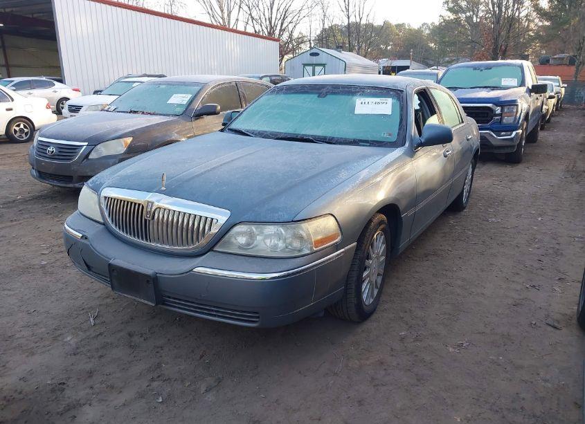 Photo 2 of 2004 Lincoln Town CAR SIGNATURE (VIN 1LNHM81W94Y674501)