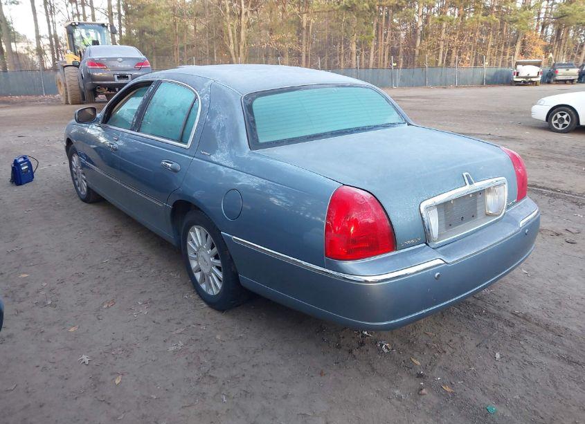 Photo 3 of 2004 Lincoln Town CAR SIGNATURE (VIN 1LNHM81W94Y674501)