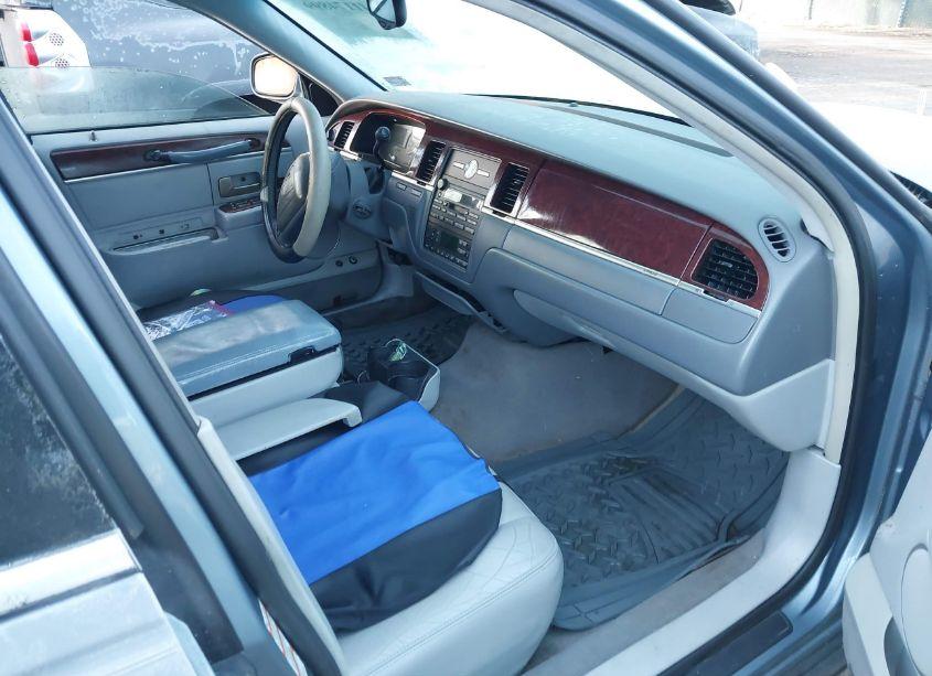 Photo 5 of 2004 Lincoln Town CAR SIGNATURE (VIN 1LNHM81W94Y674501)