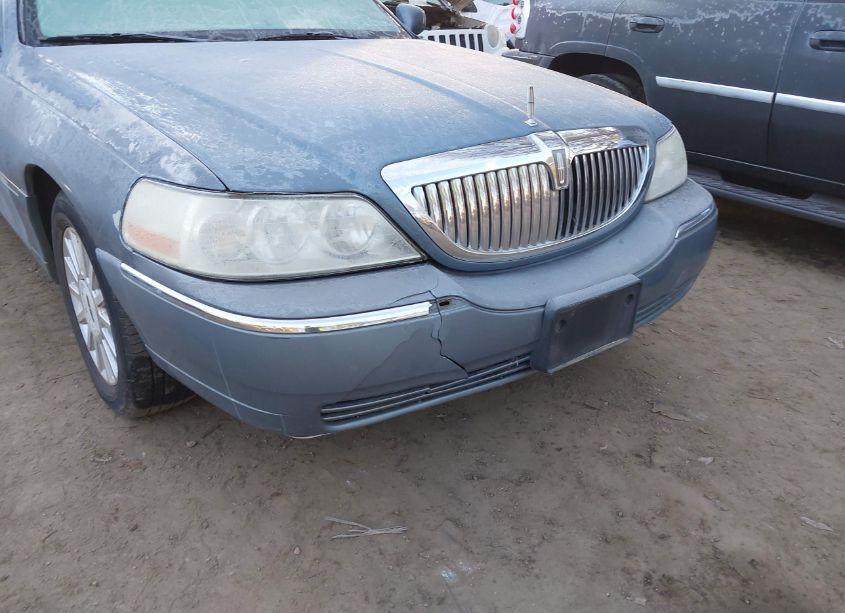 Photo 6 of 2004 Lincoln Town CAR SIGNATURE (VIN 1LNHM81W94Y674501)