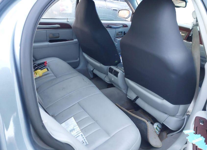 Photo 8 of 2004 Lincoln Town CAR SIGNATURE (VIN 1LNHM81W94Y674501)