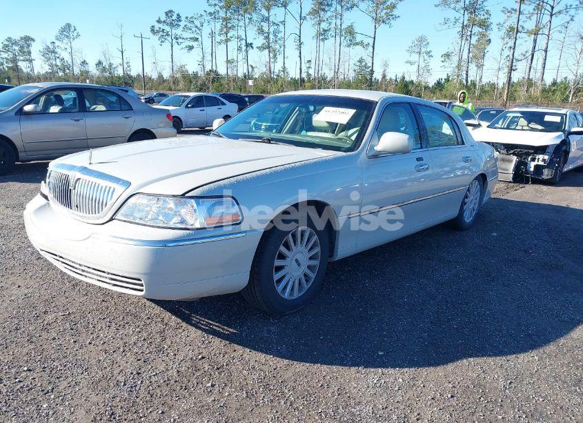 Photo 2 of 2005 Lincoln Town CAR SIGNATURE (VIN 1LNHM81W95Y606216)