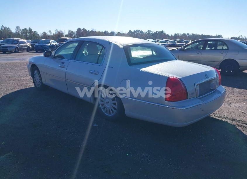 Photo 3 of 2005 Lincoln Town CAR SIGNATURE (VIN 1LNHM81W95Y606216)