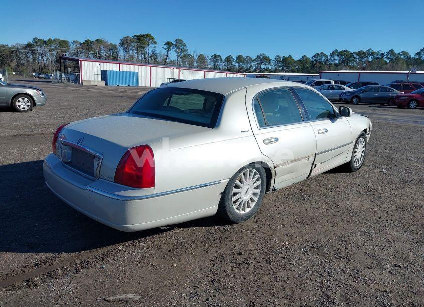 Photo 4 of 2005 Lincoln Town CAR SIGNATURE (VIN 1LNHM81W95Y606216)