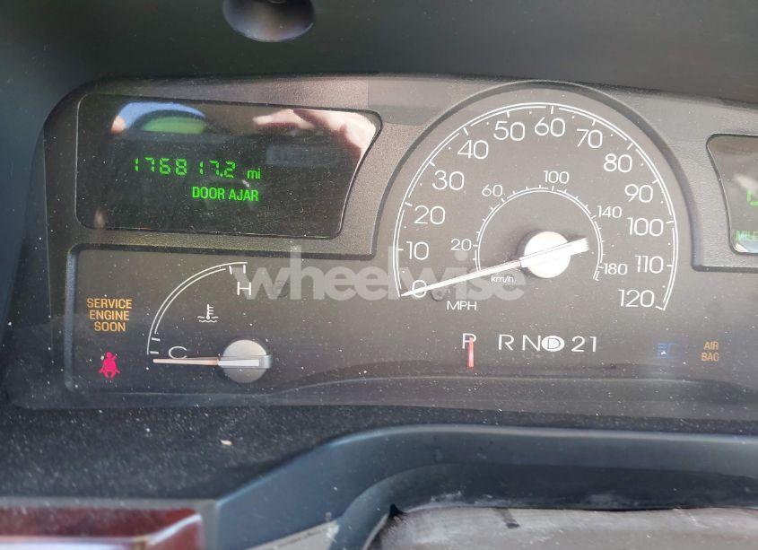 Photo 7 of 2005 Lincoln Town CAR SIGNATURE (VIN 1LNHM81W95Y606216)