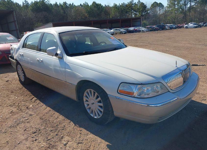 2005 Lincoln Town CAR SIGNATURE (VIN 1LNHM81W95Y608063) main photo