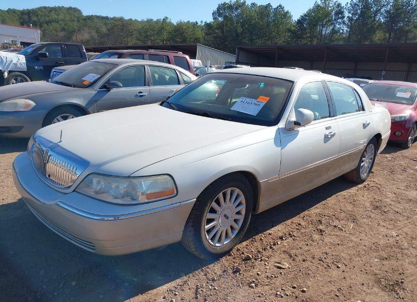 Photo 2 of 2005 Lincoln Town CAR SIGNATURE (VIN 1LNHM81W95Y608063)